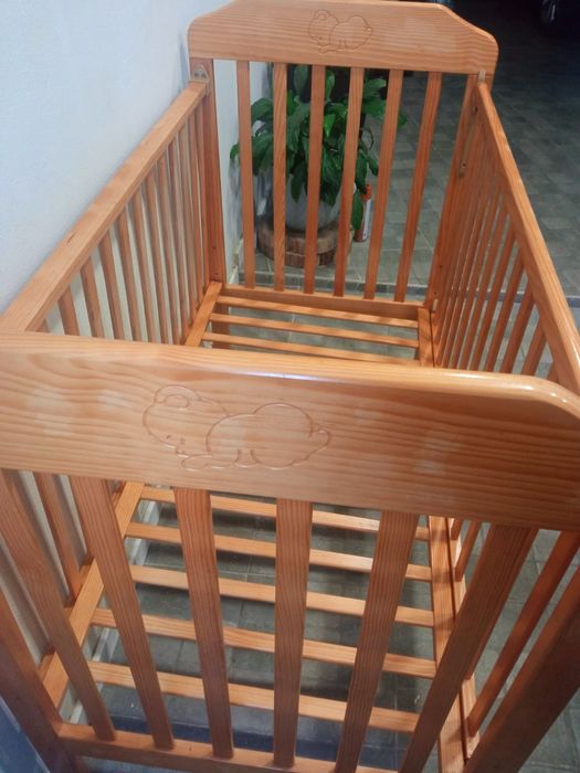 Berço de Madeira Natural - Seguro e em Excelente Estado