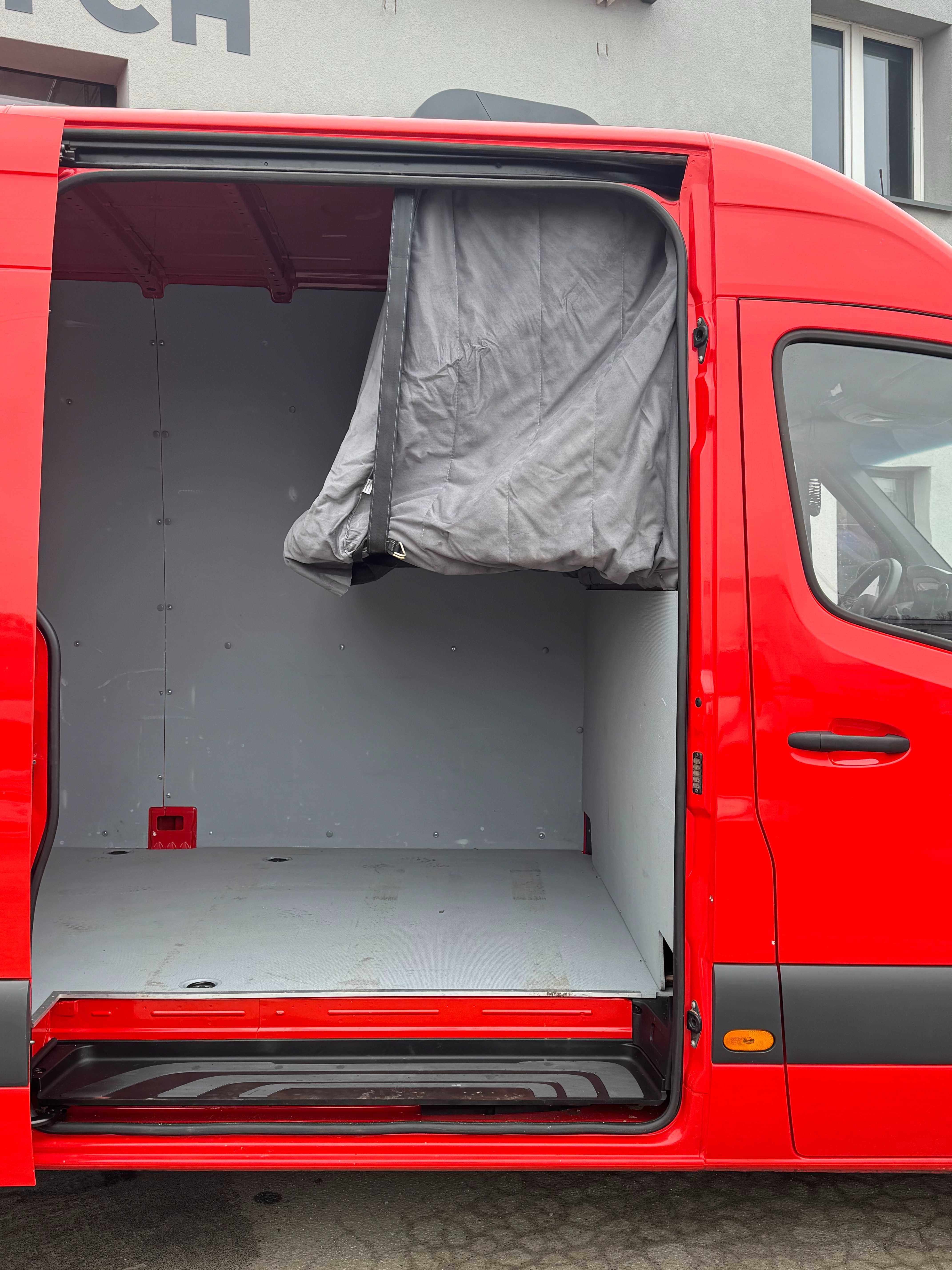 Wypożyczalnia Wynajem Bus  Sprinter 319 CDI Extra długi Sypialnia
