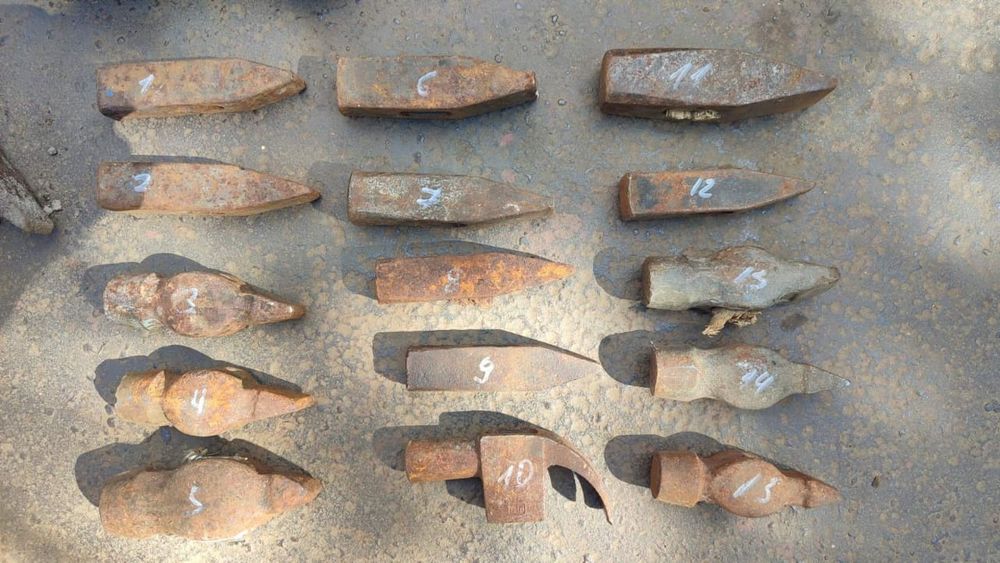 Лом лапчатый костыльный
.Кувалды из бронзы.