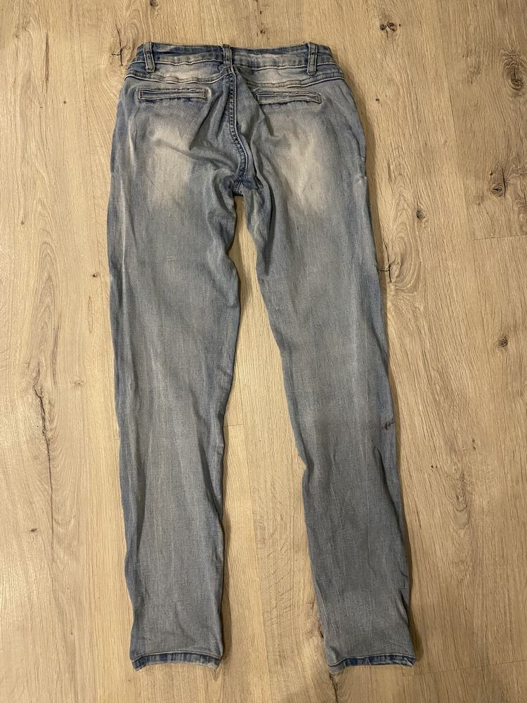 Jasne jeansy biodrówki