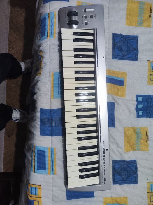 Teclado midi m-audio kaystar 49es