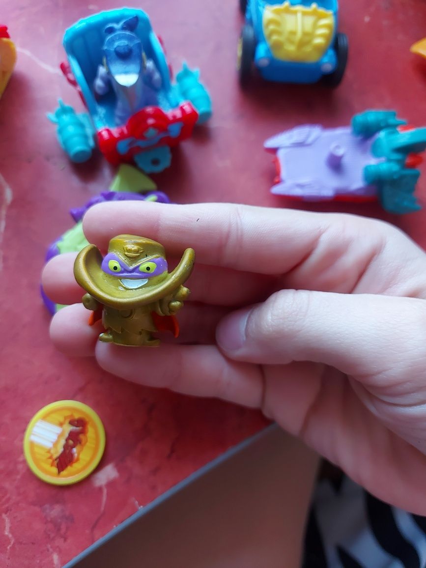 Super Zings 8 figurek 8 pojazdów 1 robot wyrzutnia