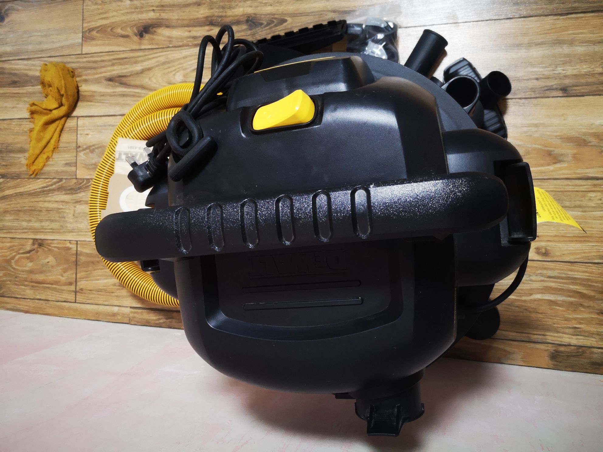 Потужний новий будівельний пилосос з функцією видуву DeWalt DXV38S