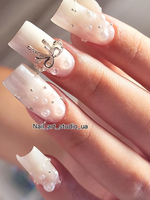 Манікюр з укріпленням. Нарощування нігтів. Викладний френч