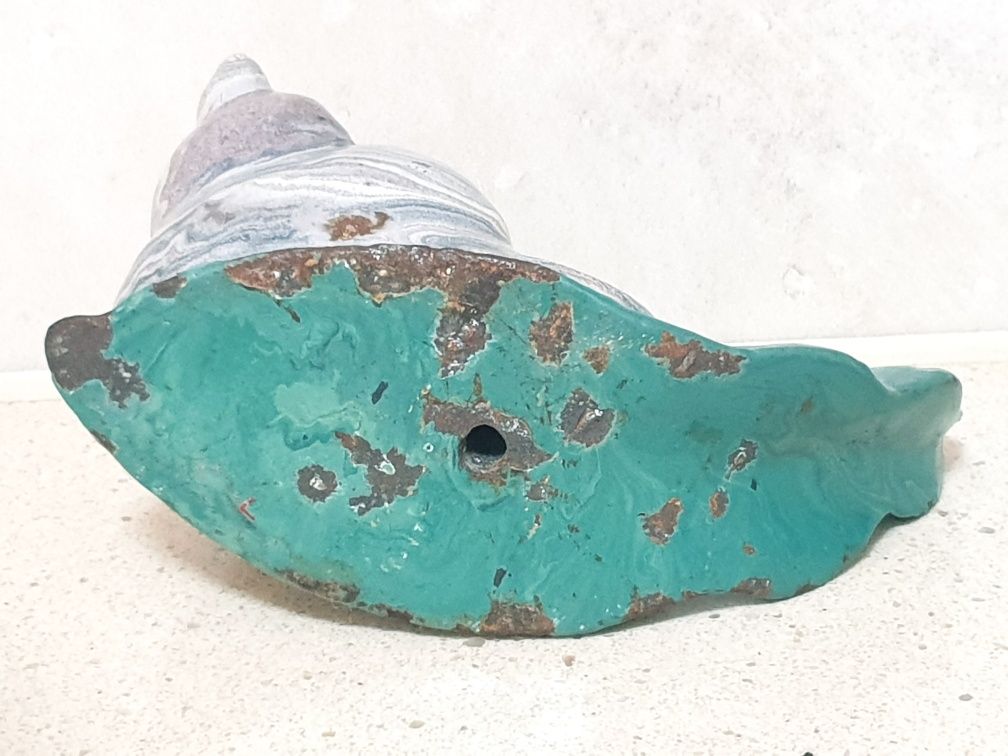 Antigo pisa papel "Caracol" em ferro esmaltado 1500 gramas