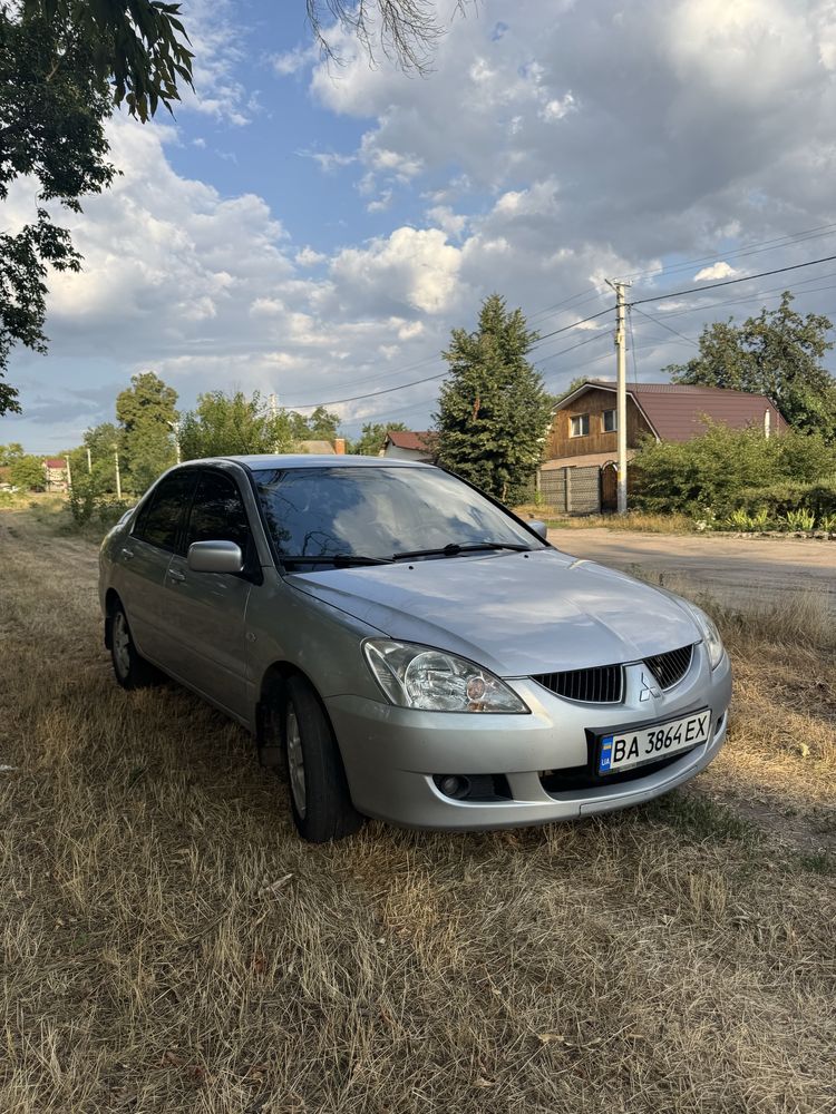 Продам гарний Лансер 9