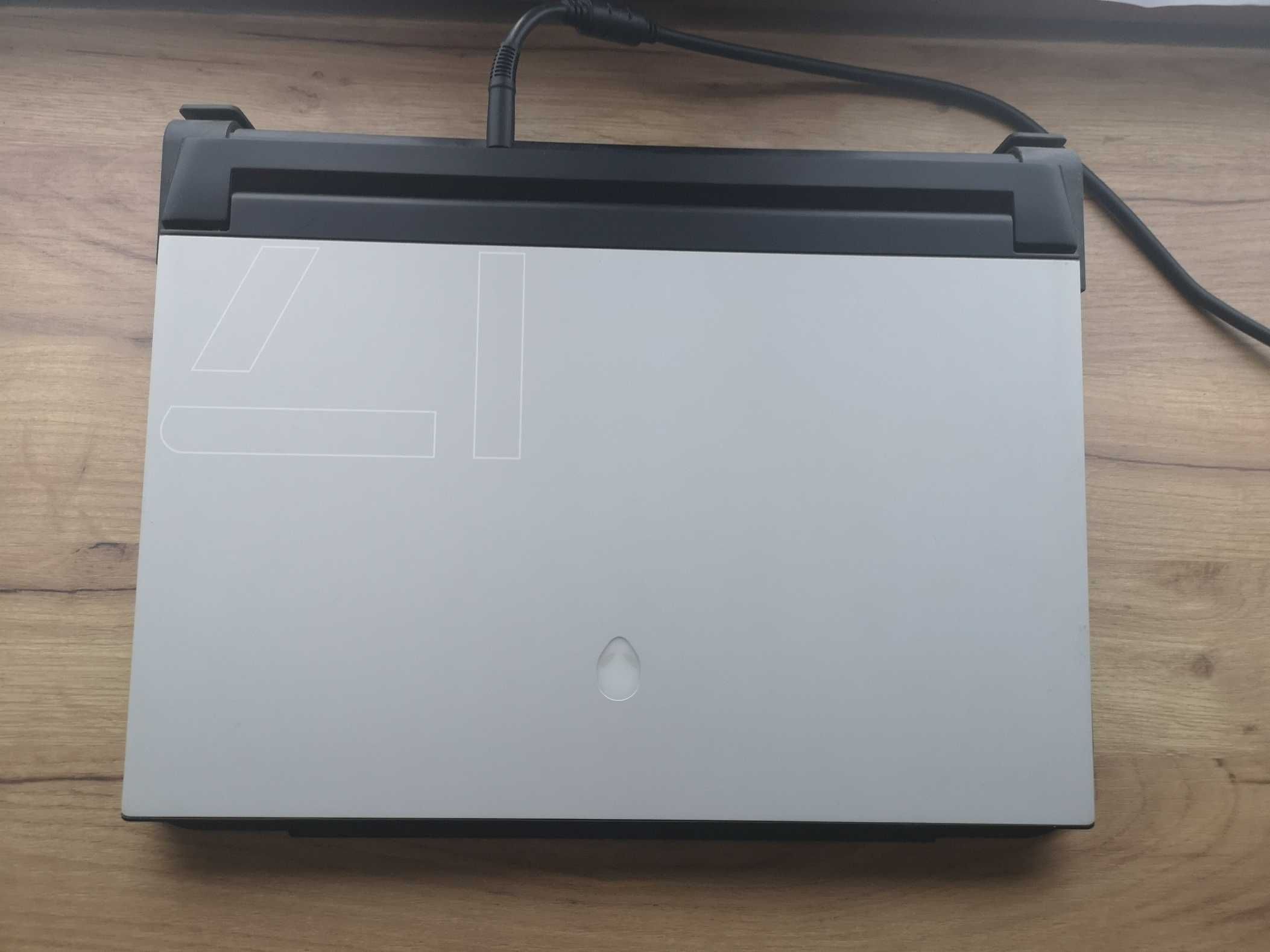 Dell Alienware m17 R4 i9-10980H/32GB/1TB/Win10P RTX3080