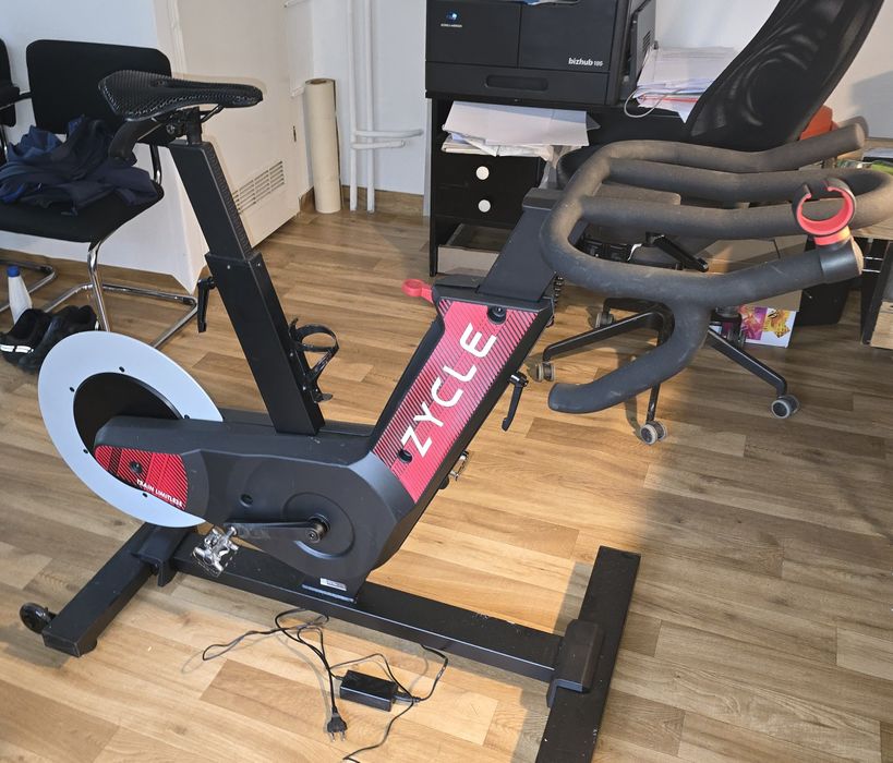 Trenażer Zycle Smart ZBike 2.0. Rouvy, Zwift, MyWoosh i inne