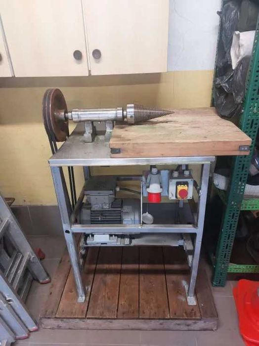 Łuparka świdrowa do łupania drewna