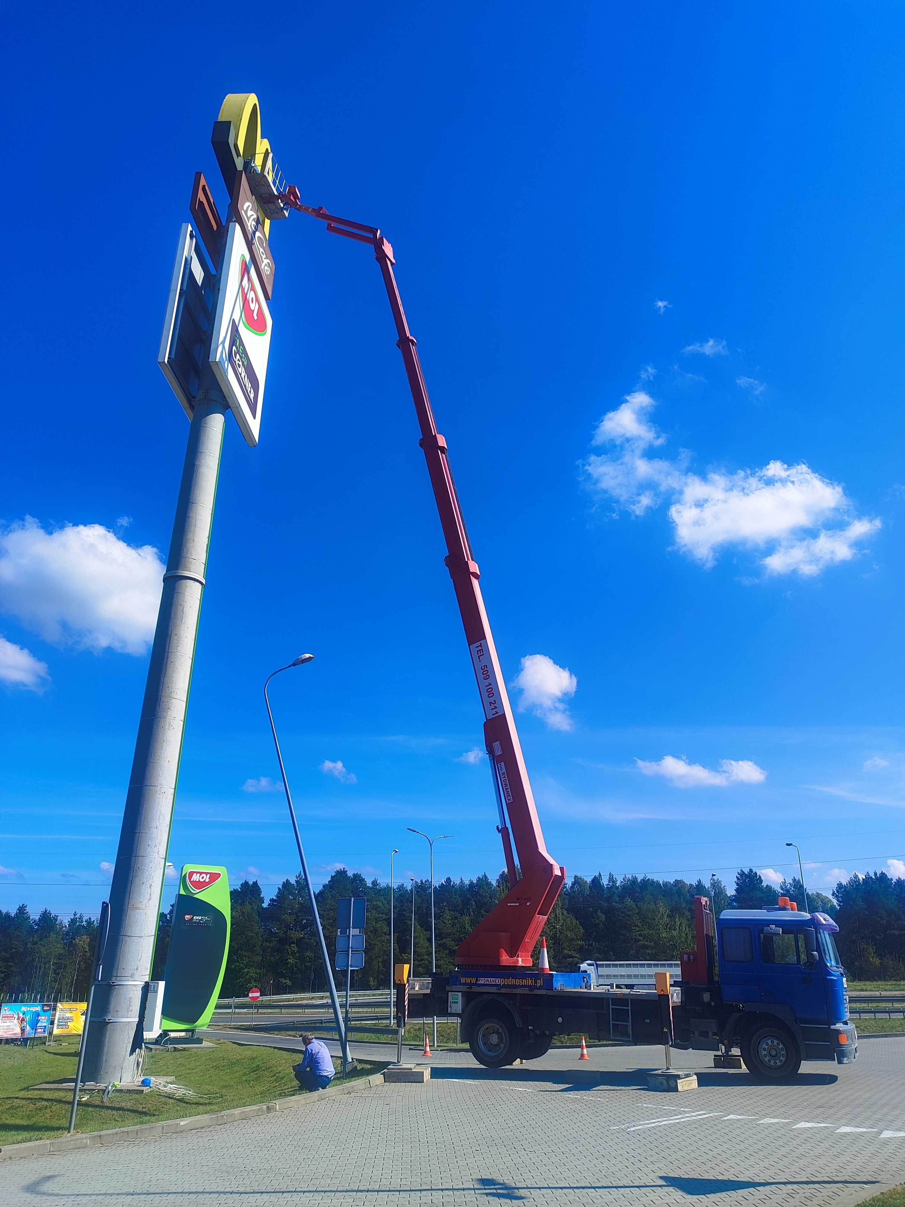 Usługi Zwyżka do 44 metrów Podnośnik Koszowy Podest Świętokrzyskie