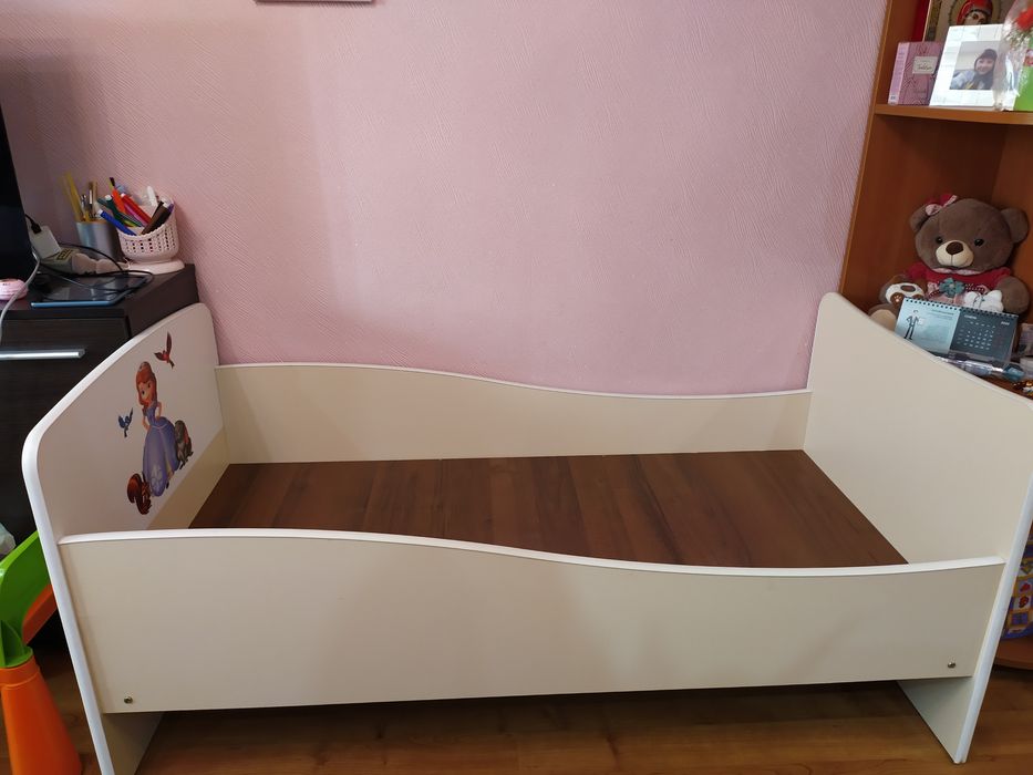 Дитяче ліжко для дівчинки