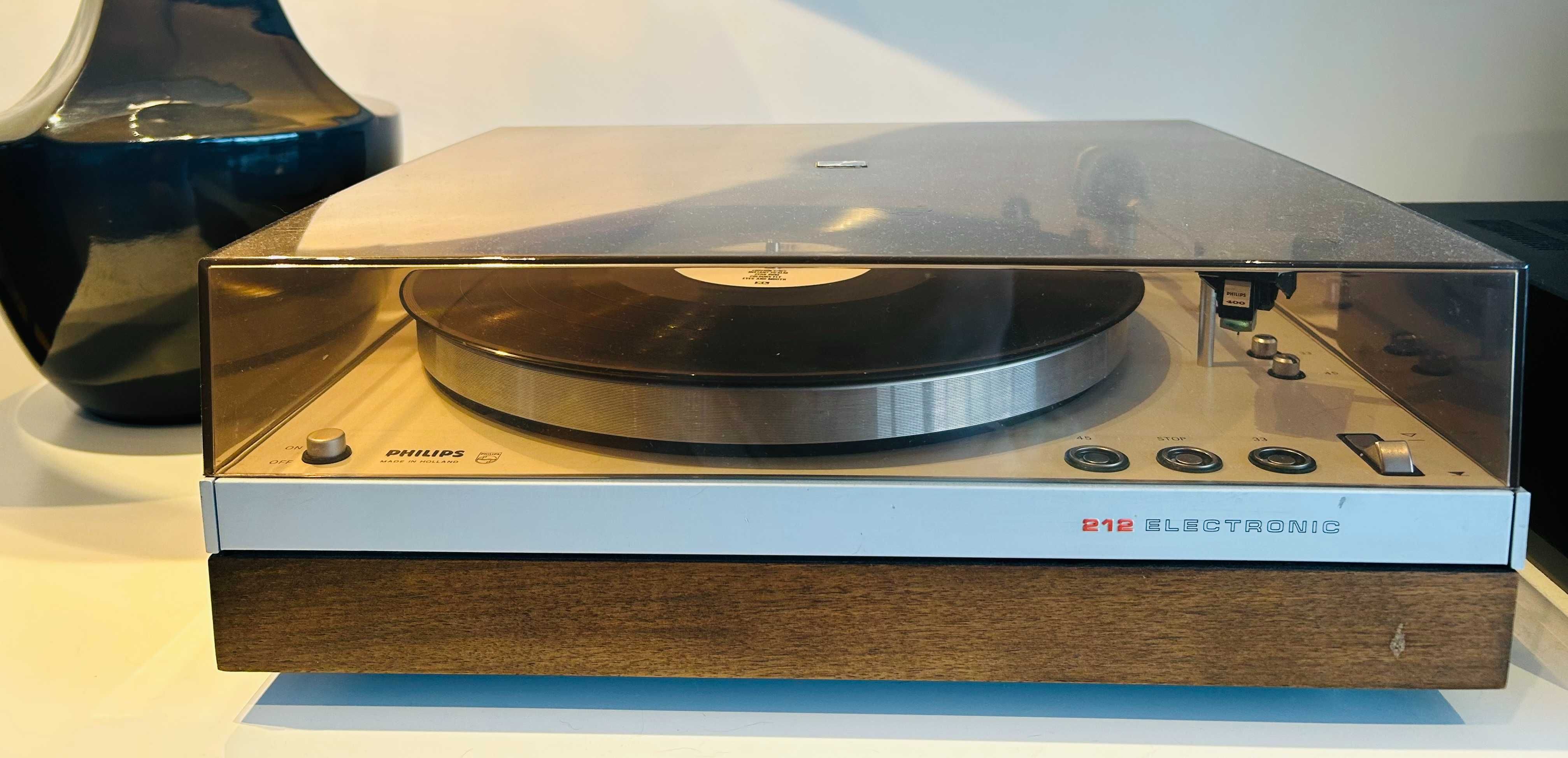 Gira-discos Philips 212 – Minimalismo retro com som analógico puro