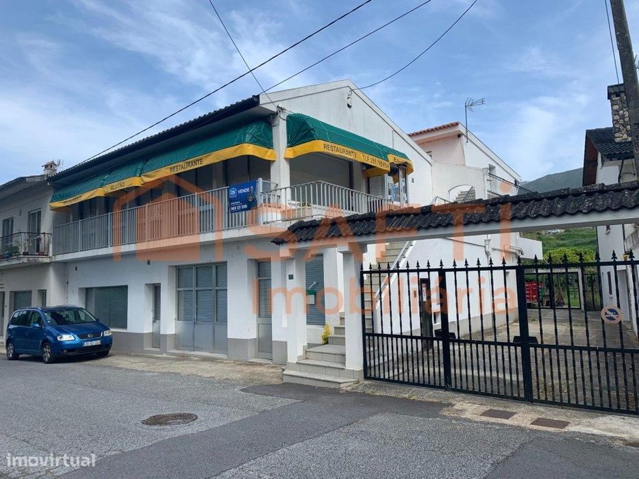2 Apartamentos T2 + Restaurante + R/C livre para negócio