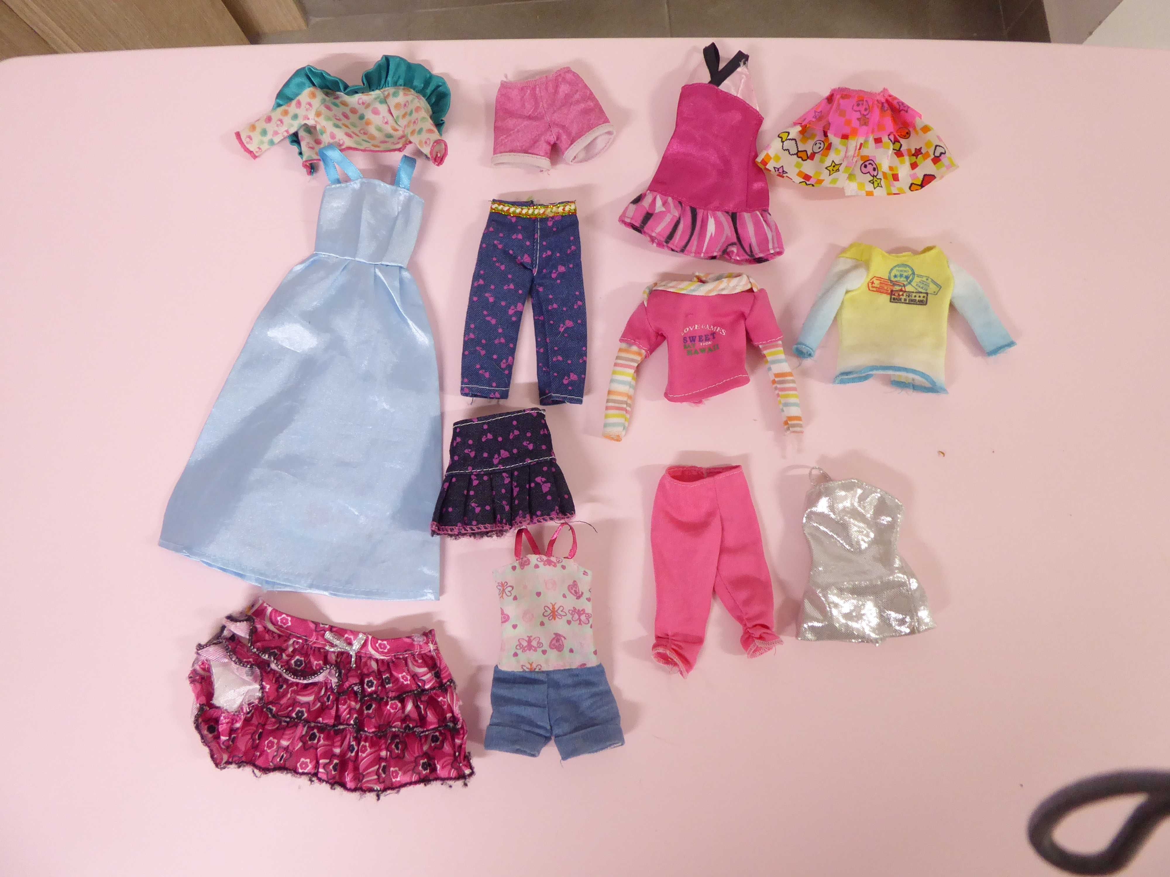 Barbie lalki, Ken, rodzeństwo, pieski, ubrania, akcesoria