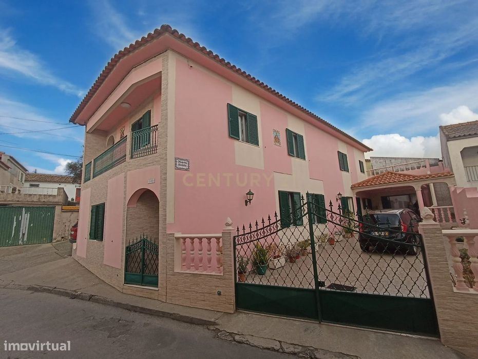 Exelente oportunidade! Moradia T4 localizada na freguesia dos Arrifes