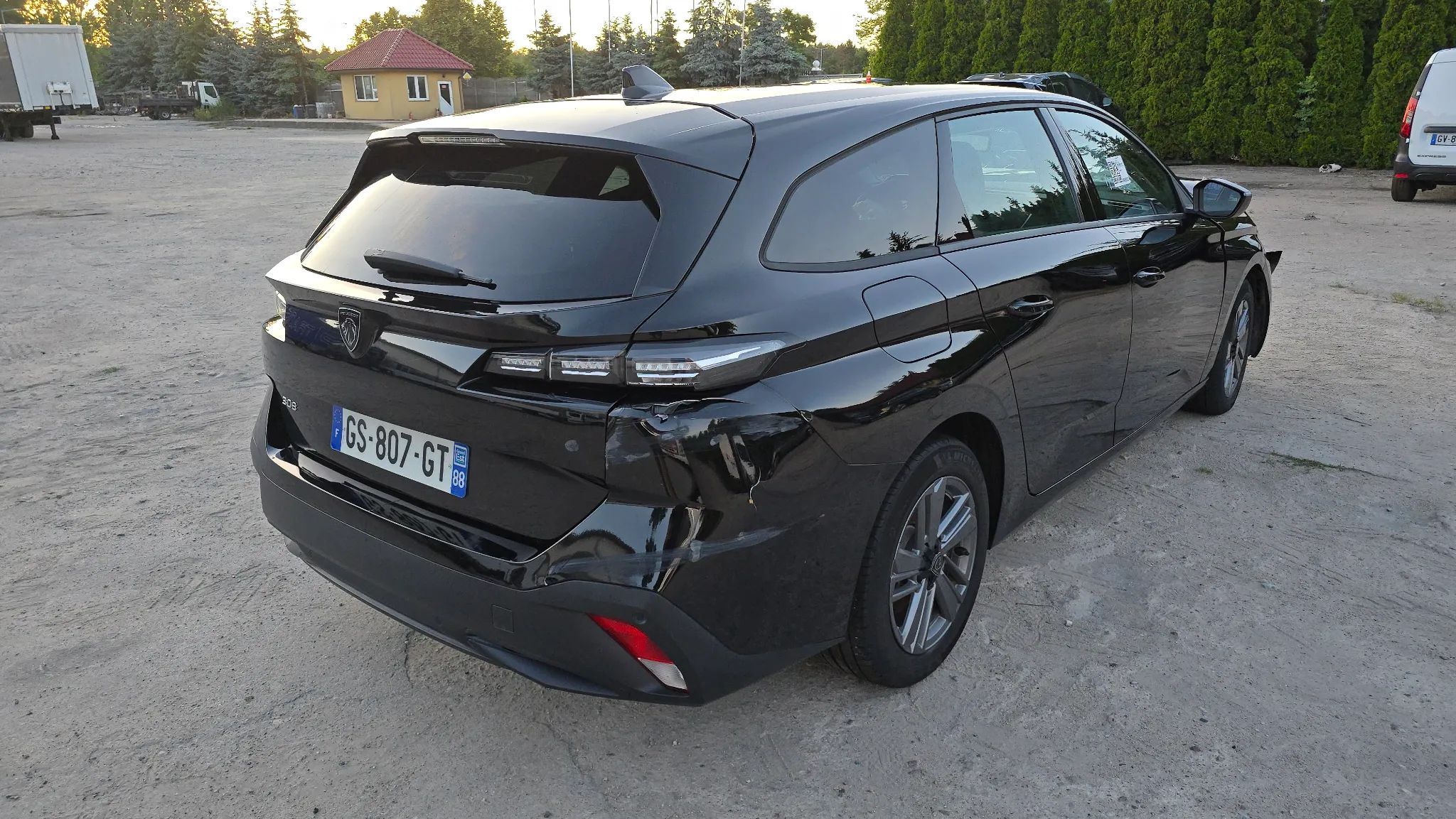 Peugeot 308 Automat 》 Mały przebieg 》130 Ps - benzyna 》uszkodzony