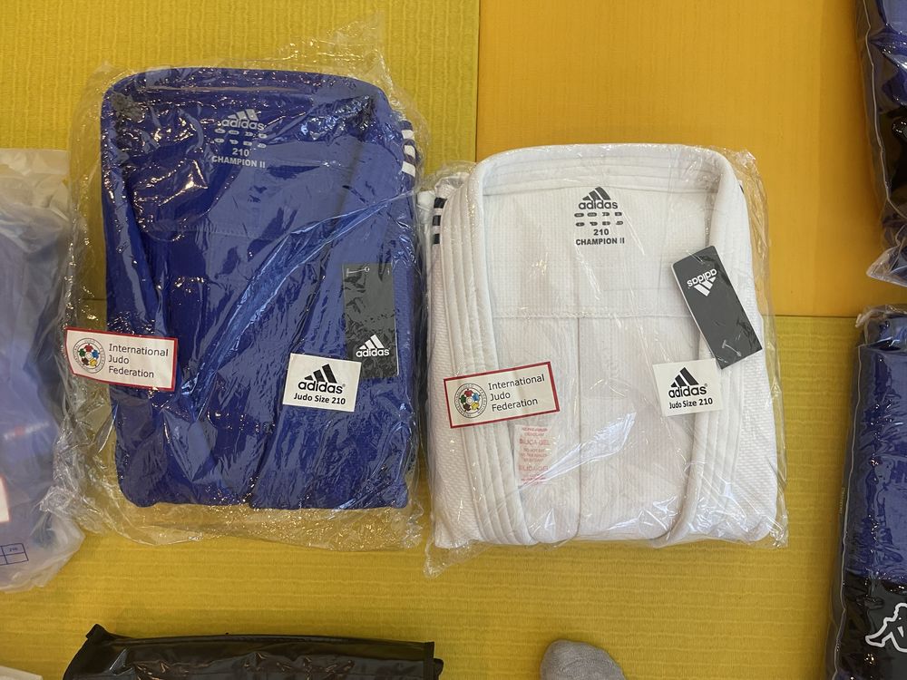 Fatos de judo brancos e azuis Aprovados (várias marcas)