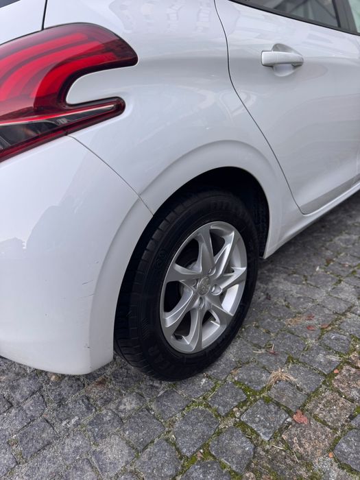 Peugeot 208 1.6 hdi