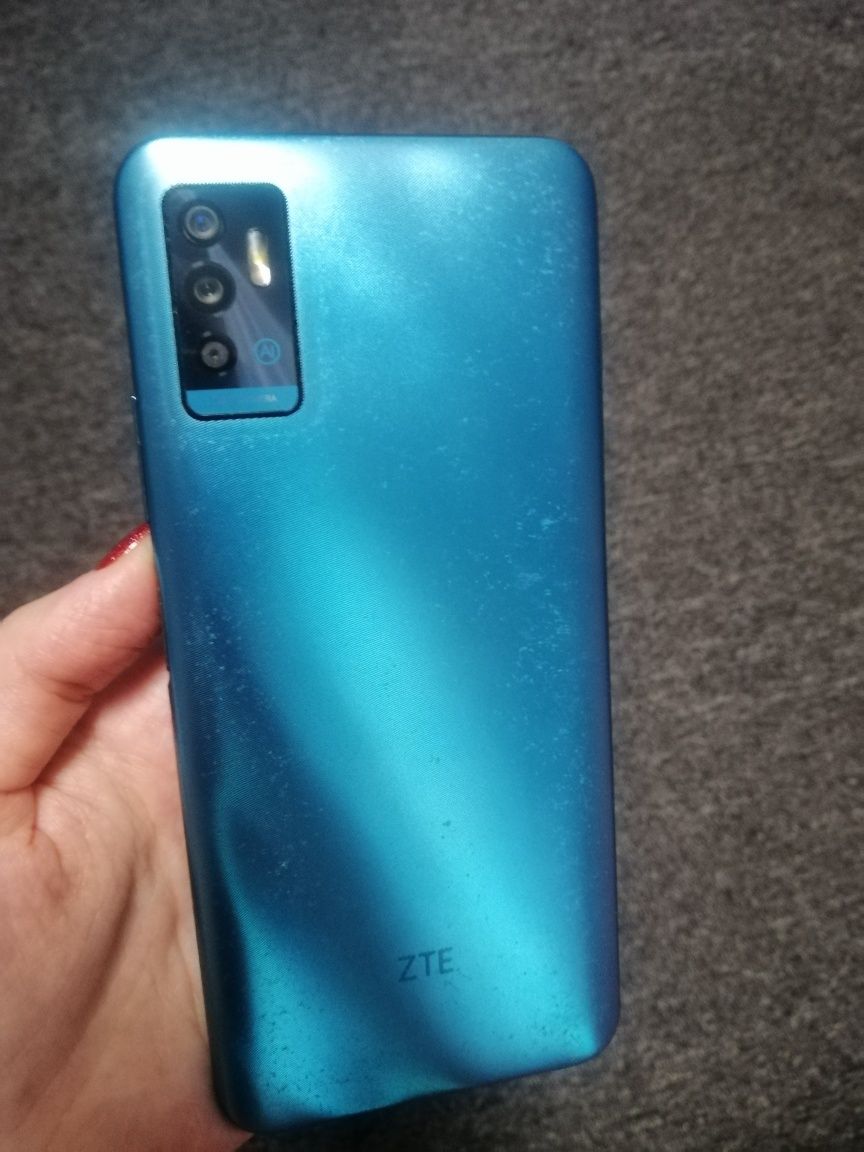 Телефон ZTE A71 мобільний