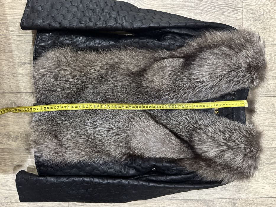 Продам шкіряну куртку Ares розмір М