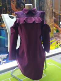 Платье женское бордового цвета с воротничком