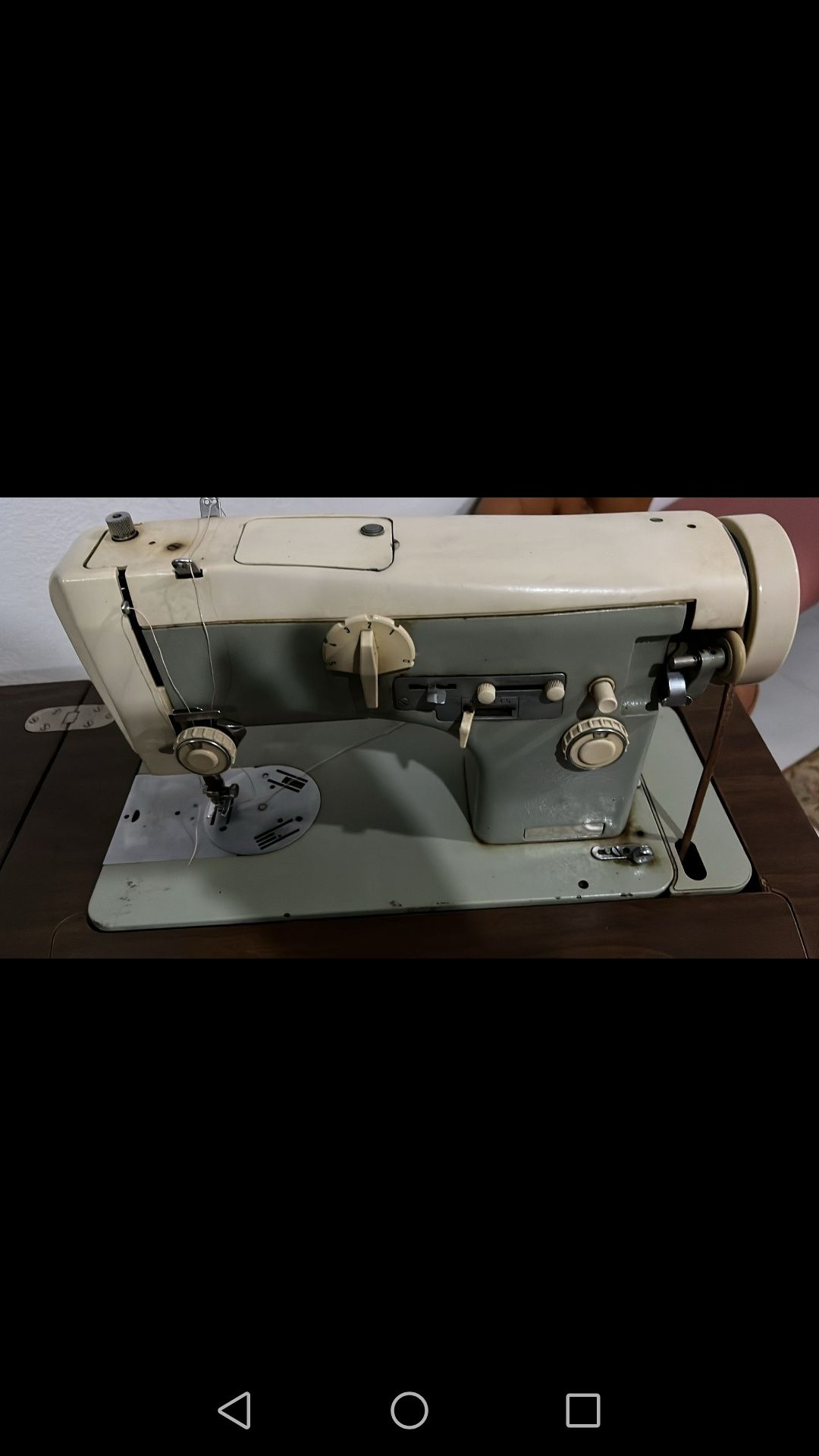 Máquina de costura OLLIVA de 1976
