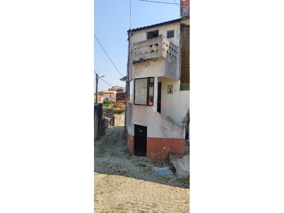 Casa Pequena, Aconchegante e Mobilada à Venda - Pronta para Morar!