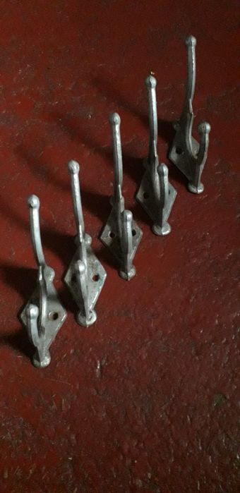 Комплект раритетних вішалок