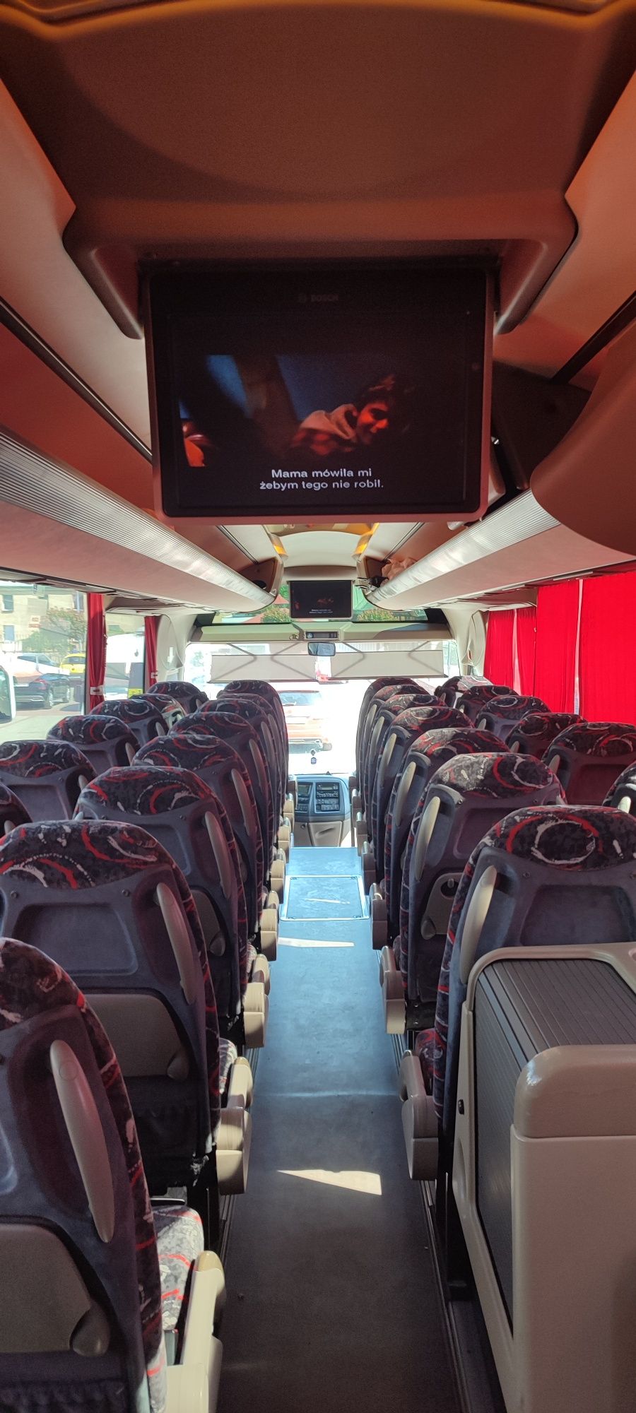 Przewóz osób wynajem autokarów turystycznych oraz busów.