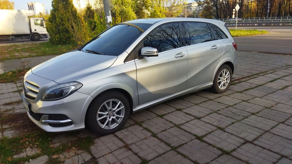 Mercedes Benz B 250E