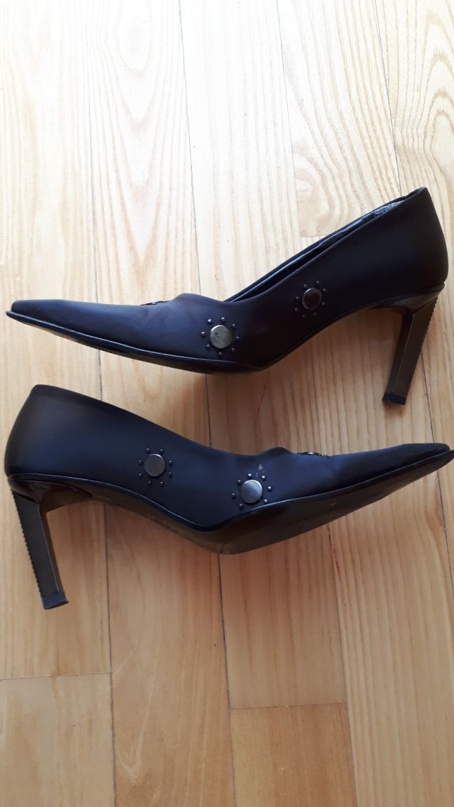 Włoskie eleganckie satynowe czarne  szpilki r. 36