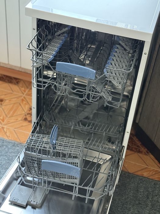 Продам посудомийну машину