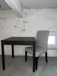 Dwa krzesła z pokryciami wymiennymi