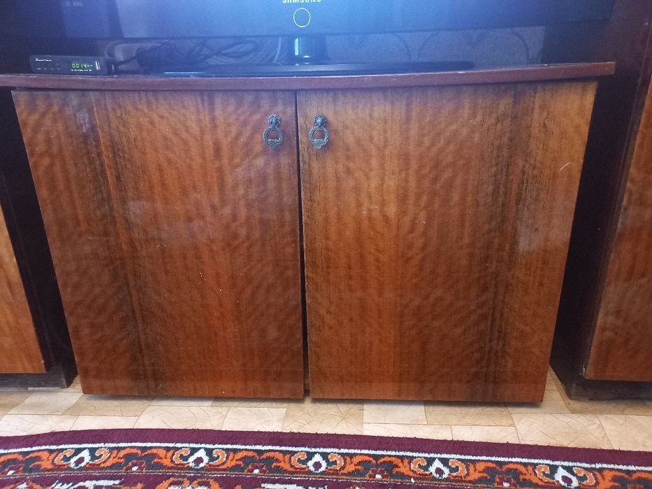 Тумбочка бу  та стінка в нормальному стані