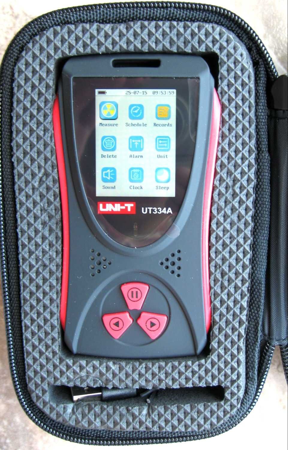 Дозиметр радиации UNI-T UT334A, счетчик гейгера.