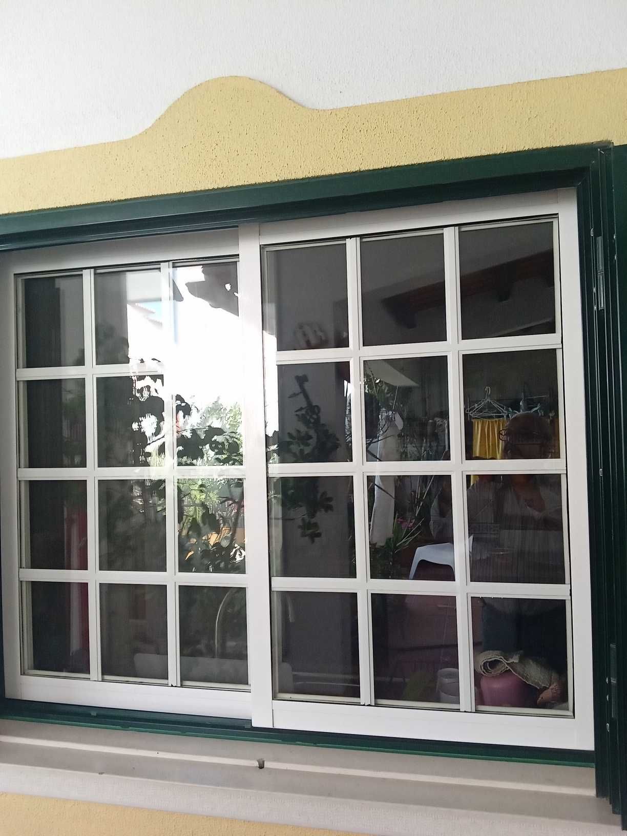 Janela Aluminio - Vidro duplo com quadrículas + Rede Mosquiteira.