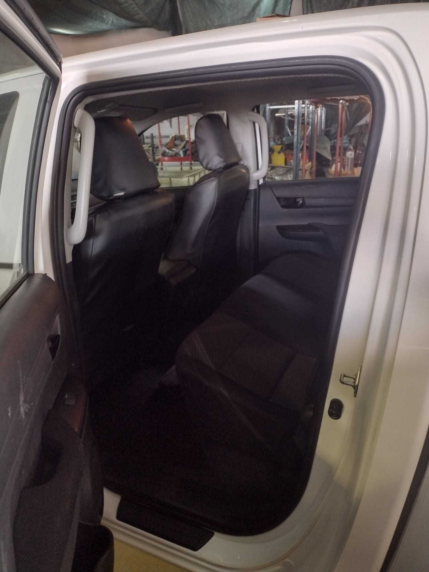 Toyota Hilux, 4x2, com 65 000 Km