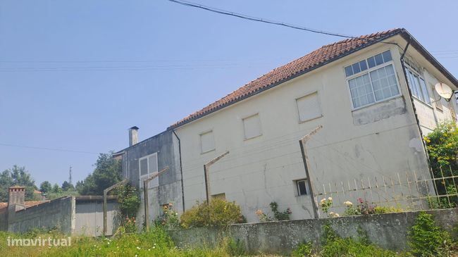 Moradia Isolada T4 com Terreno e Jardim  A 10 minutos de Coimbra