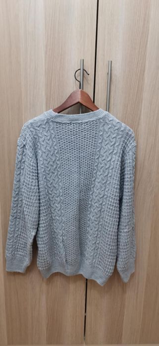Sprzedam szary swetr