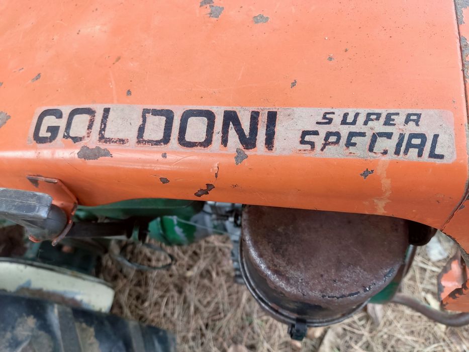 Vendo motocultivador ou troco por trator pequeno