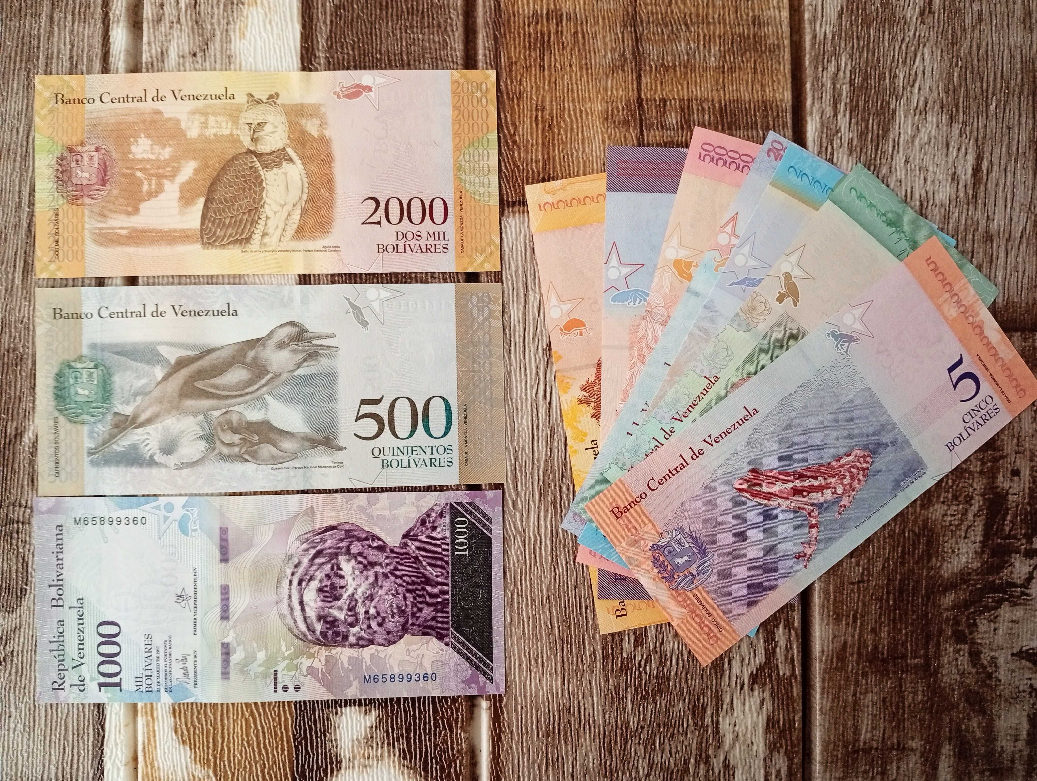 Lote de 50 Notas Estrangeiras de mais de 20 Países. Notas novas UNC.