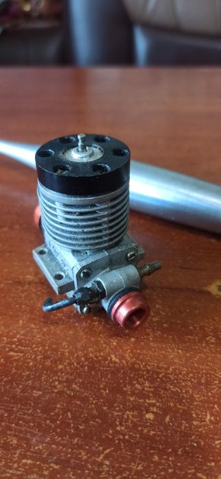 Микродвигатель внутреннего сгорания калильного зажигания