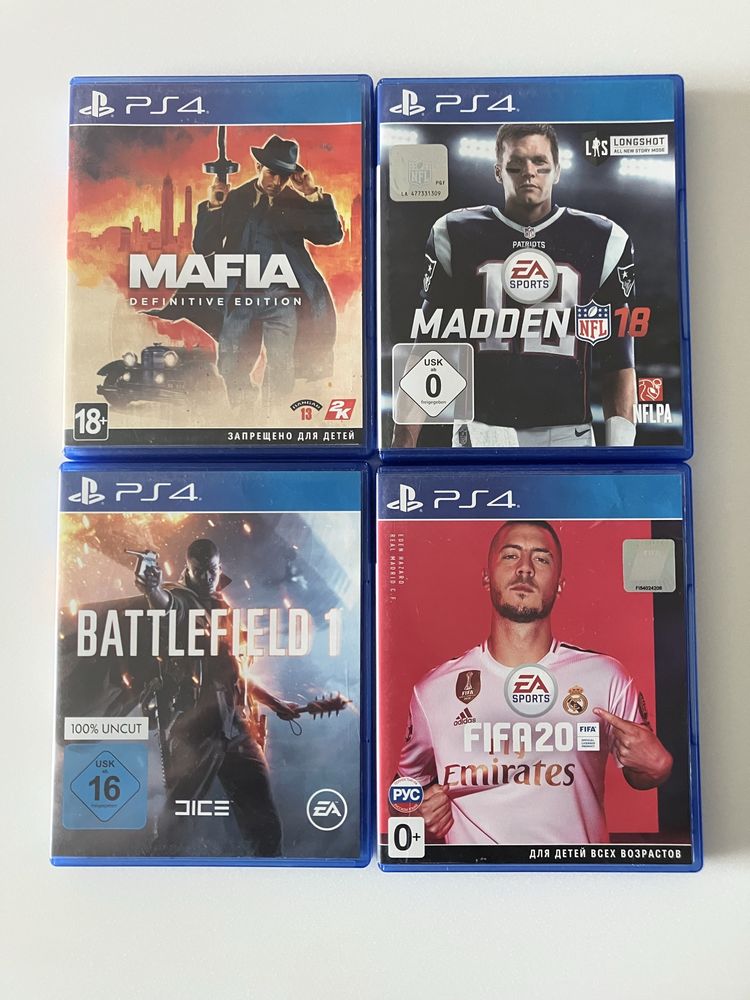 Sony PlayStation 4 + 2 джойстика + 4 диска с играми