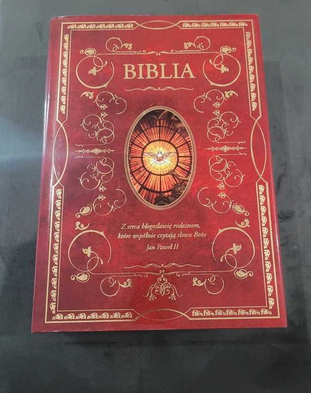 Biblia domowa z obwolutą duch Święty.