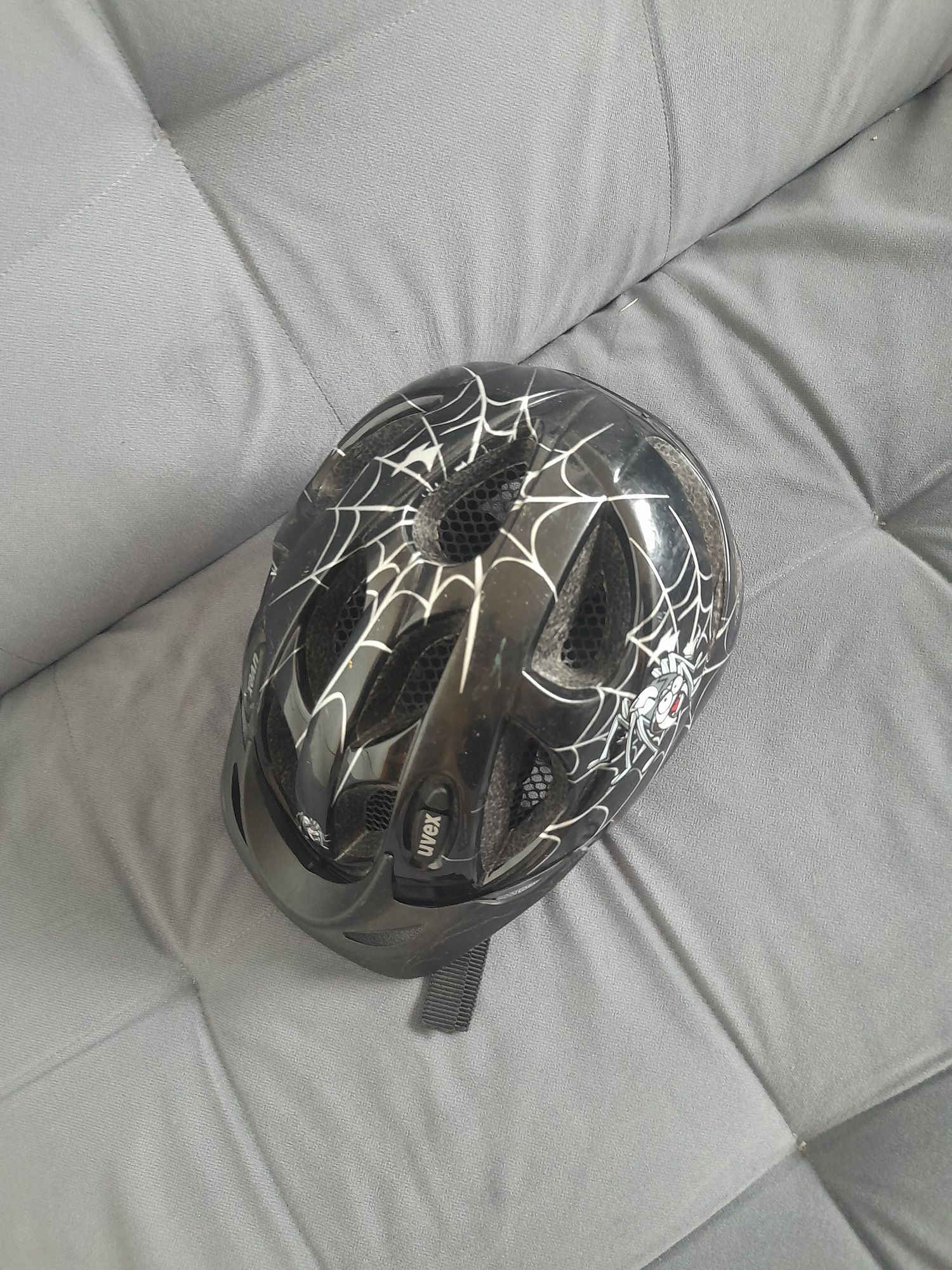 Kask z pająkiem dla dzieci pająk