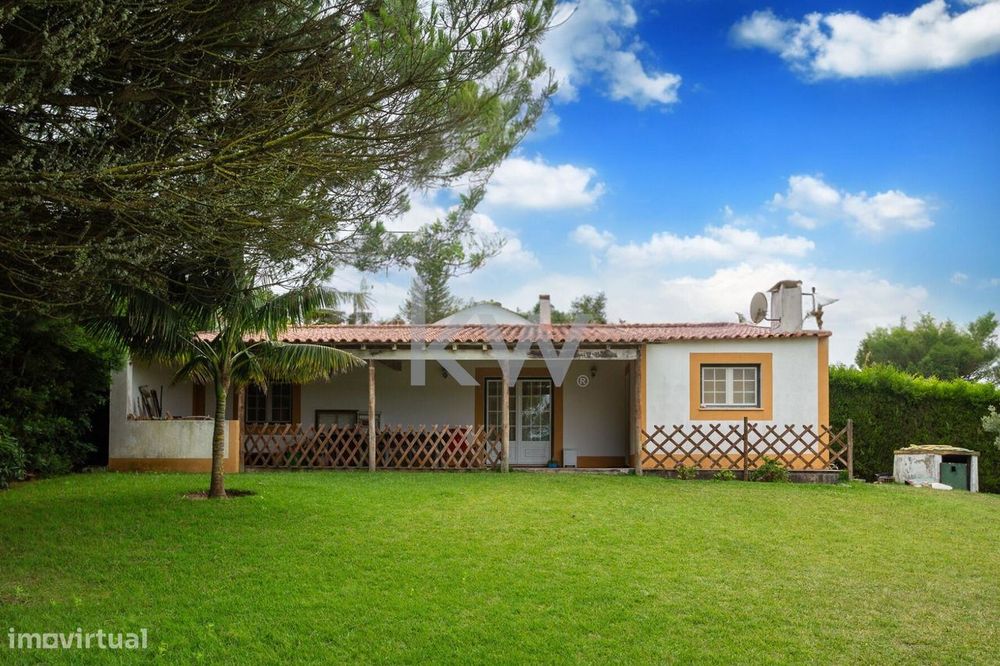 Herdade com 8.500m2 com pequena Casa de campo em Quintas - Encarnação
