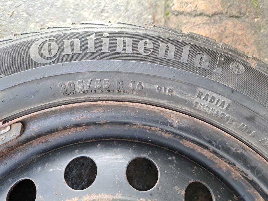 Felgi stalowe R16 + opony zimowe Continental 205/55 R16