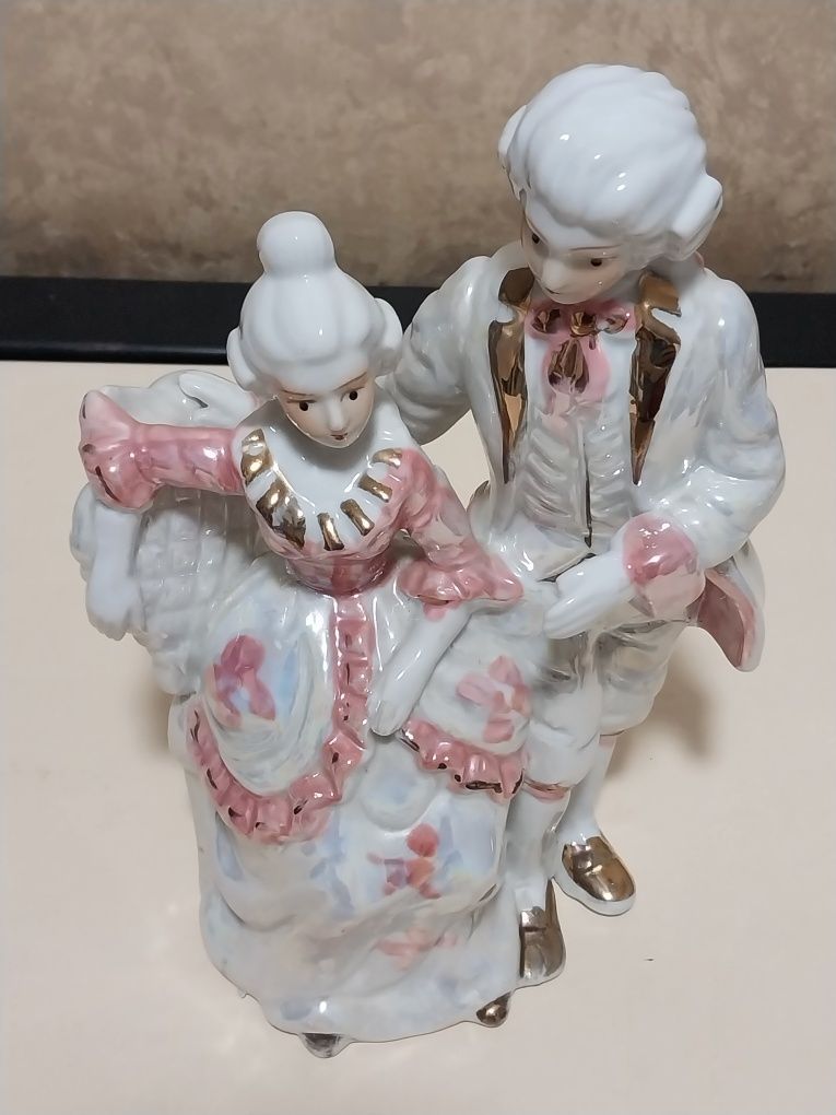 Порцелянова статуетка "Закохана пара"