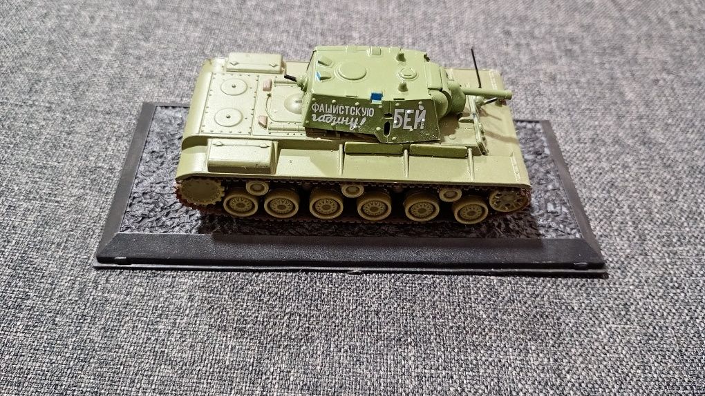 Czołg KW-1  1941.1/72.