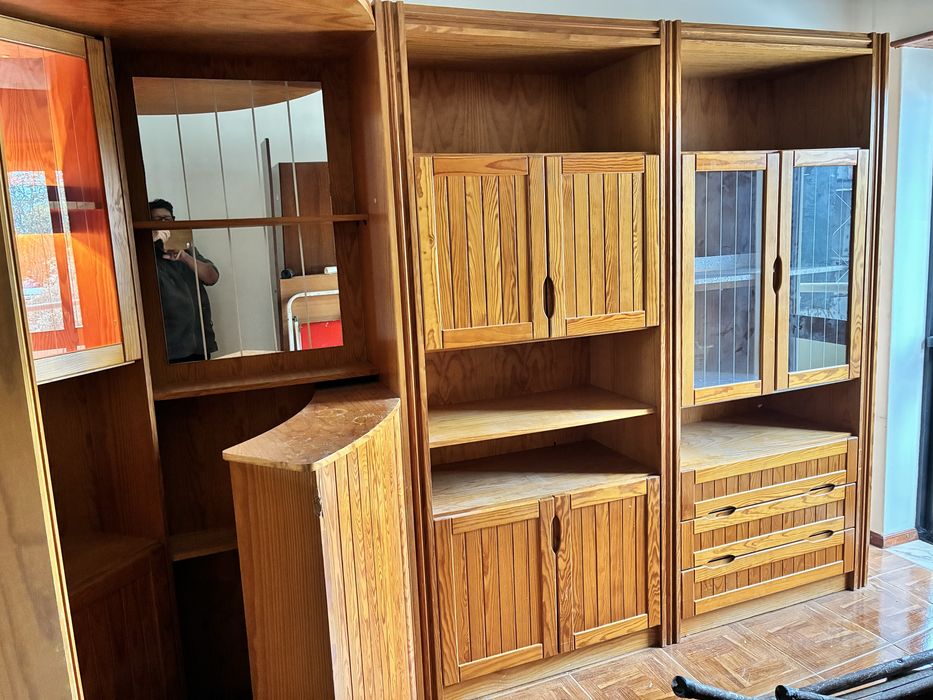 Vendo móvel de sala com bar de canto.